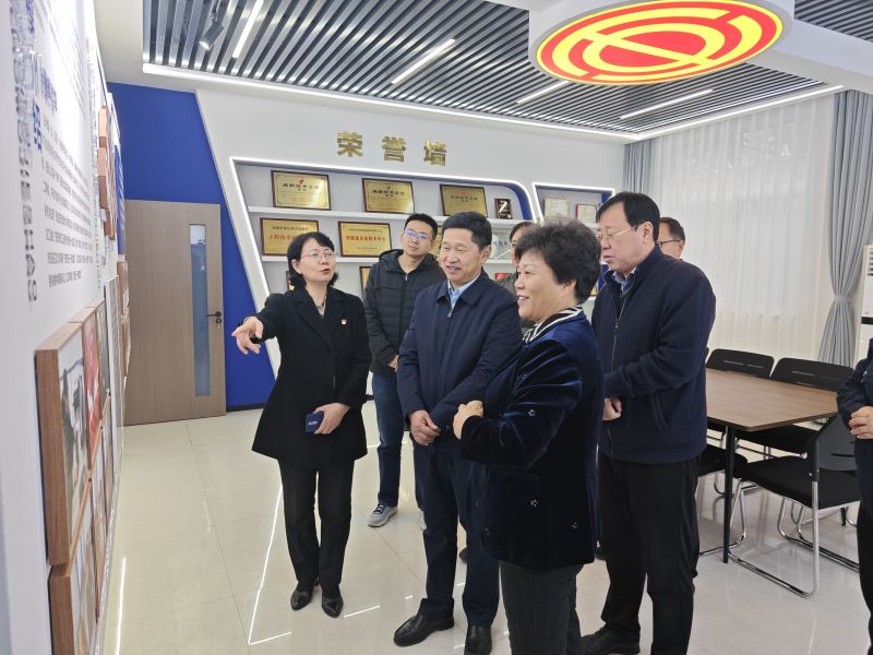 欧美操鸡逼2025年05月09日上午 安阳市人大常委会副主任、市总工会党组书记、主席夏军一行莅临华阳电磁铁参观调研；对公司2023年全国五一劳动奖章获得者汪利娜慰问，并听取劳模工作室相关情况汇报